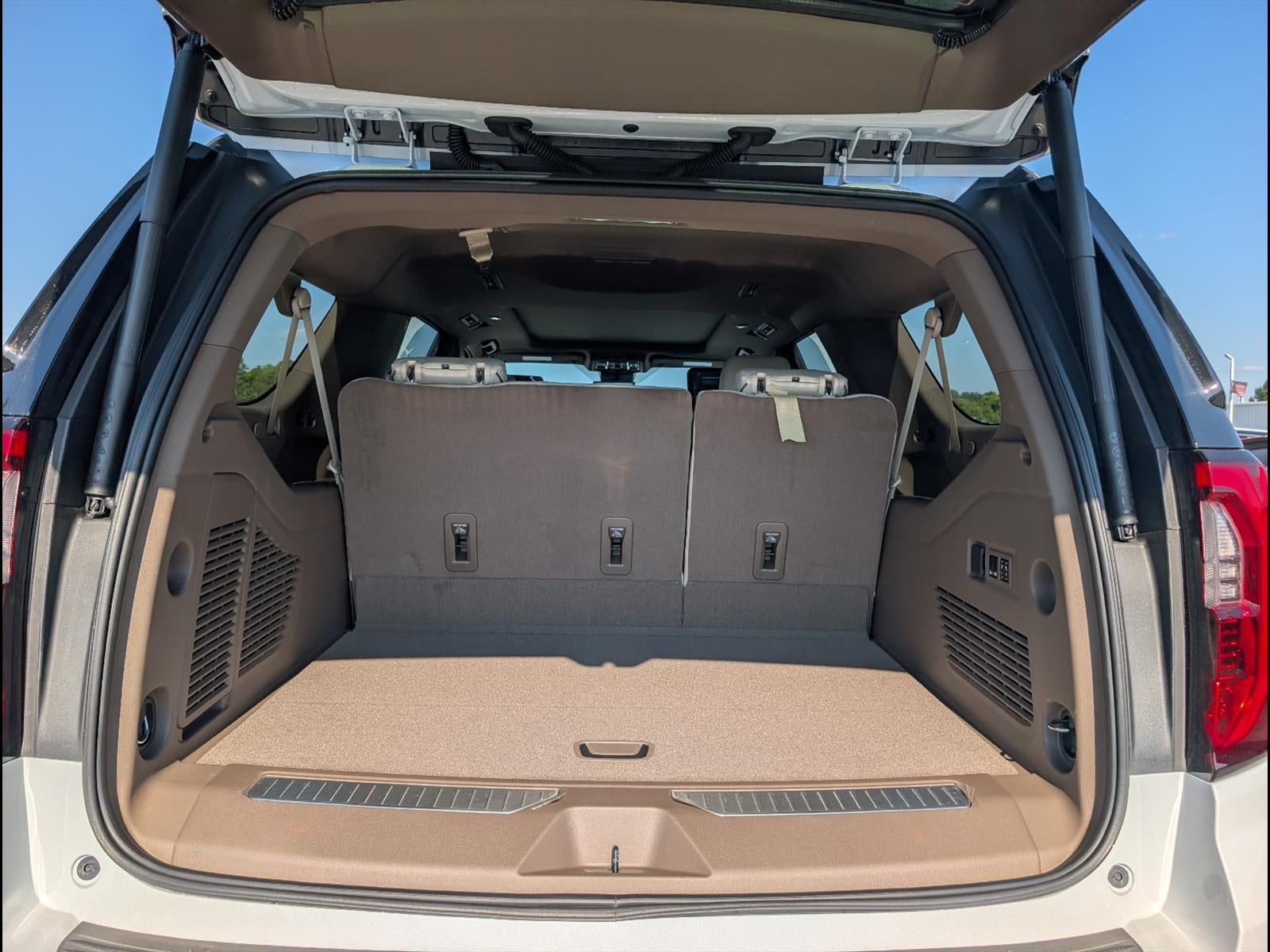 2026 GMC Yukon XL Denali - Photo 18
