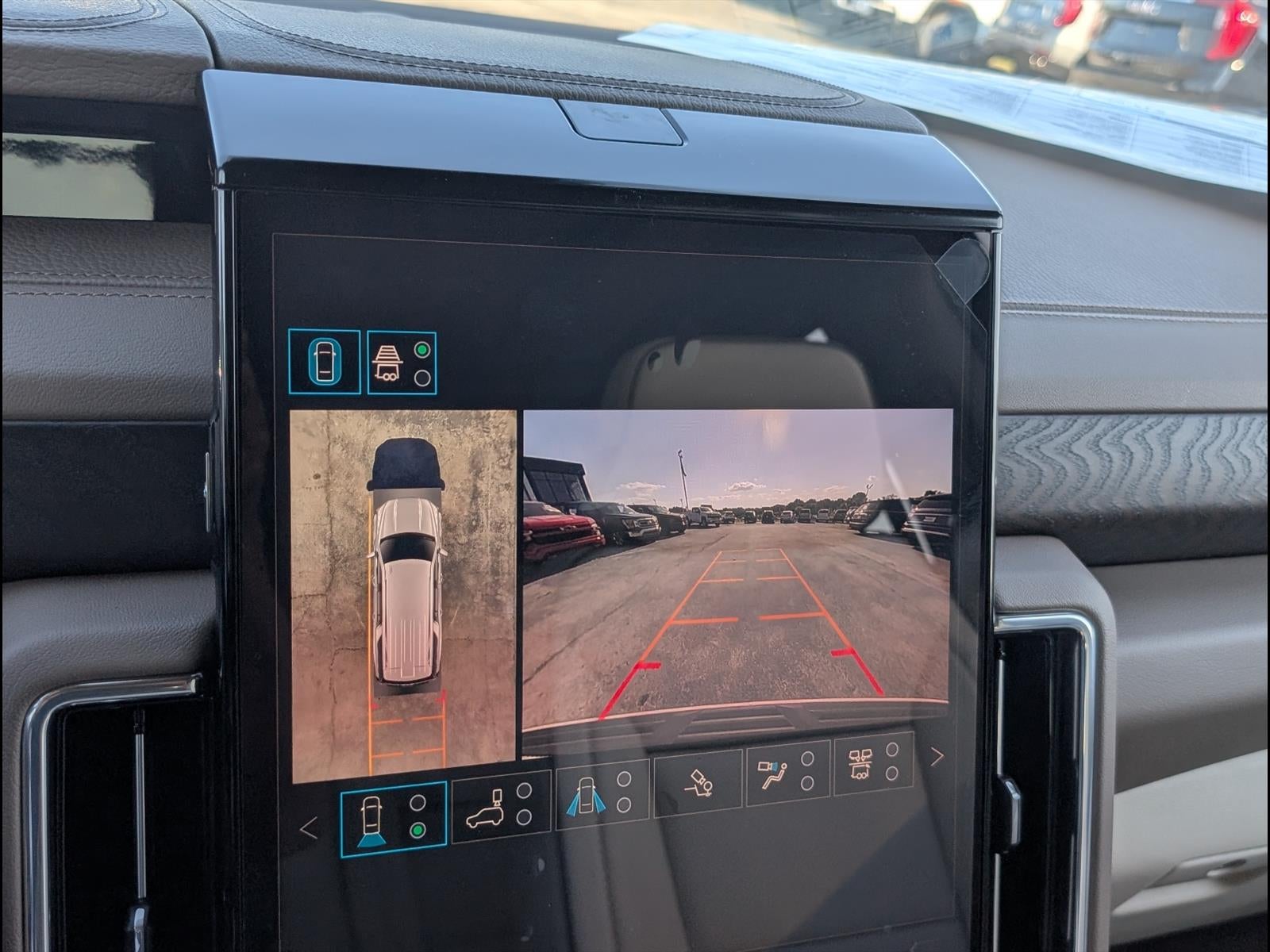 2026 GMC Yukon XL Denali - Photo 7