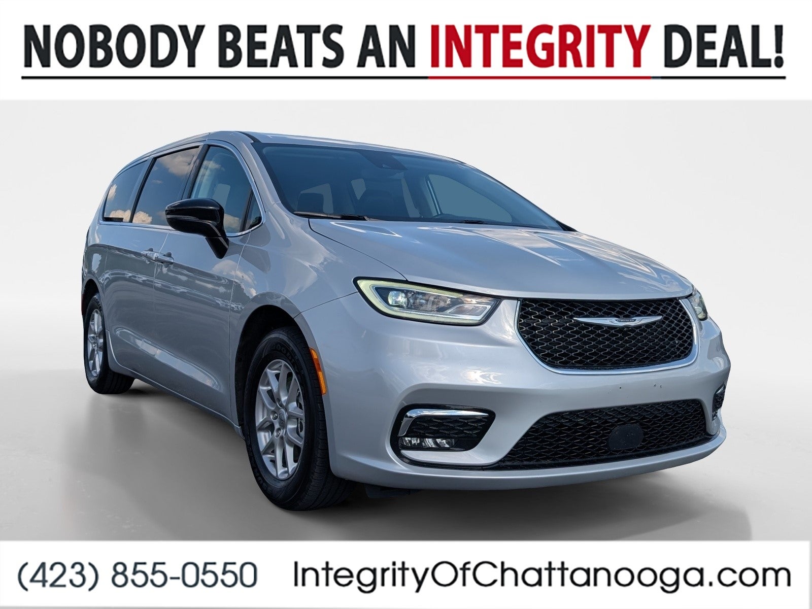 2024 Chrysler Pacifica Touring L's photo