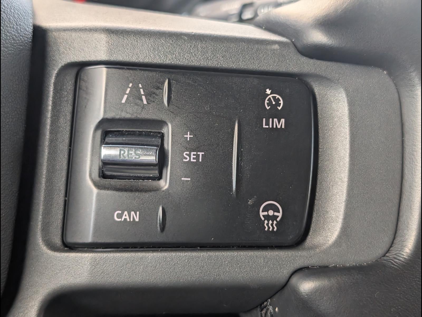 2023 Land Rover Defender X-Dynamic SE