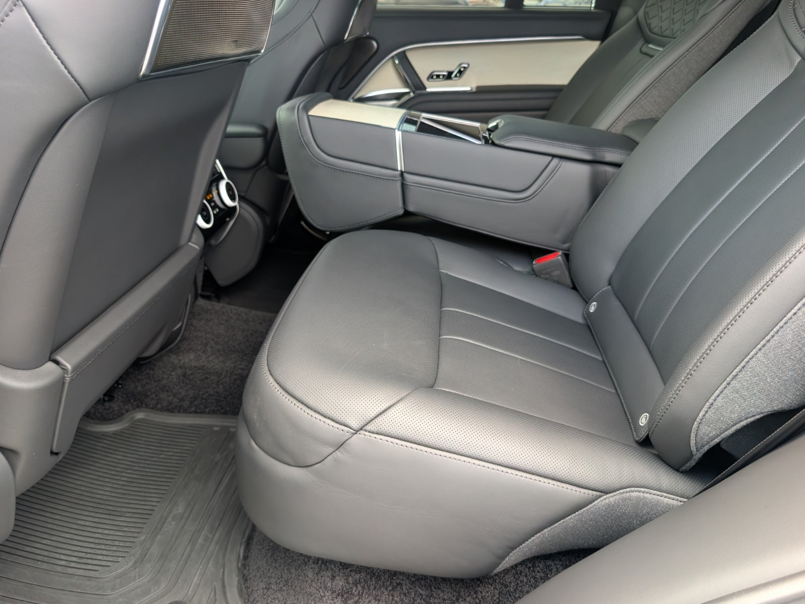 2024 Land Rover Range Rover SV