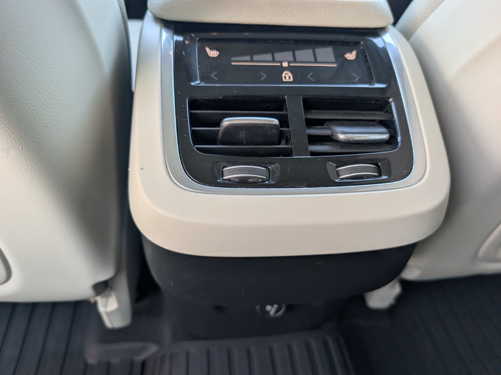 2020 Volvo XC90 Momentum