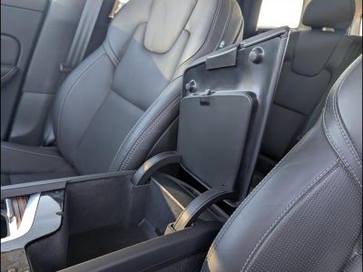 2023 Volvo XC60 Recharge Plug-In Hyb Ultimate Dark Theme