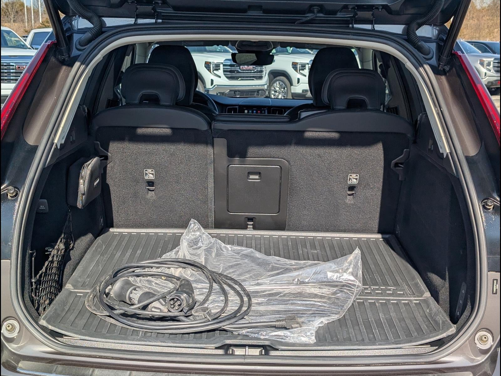 2023 Volvo XC60 Recharge Plug-In Hyb Ultimate Dark Theme