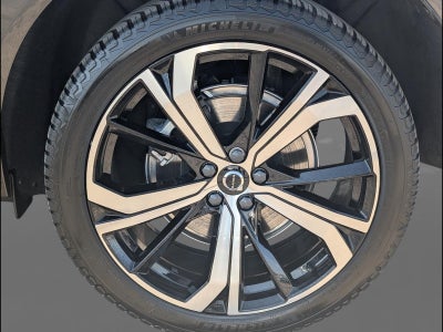 2023 Volvo XC60 Recharge Plug-In Hyb Ultimate Dark Theme