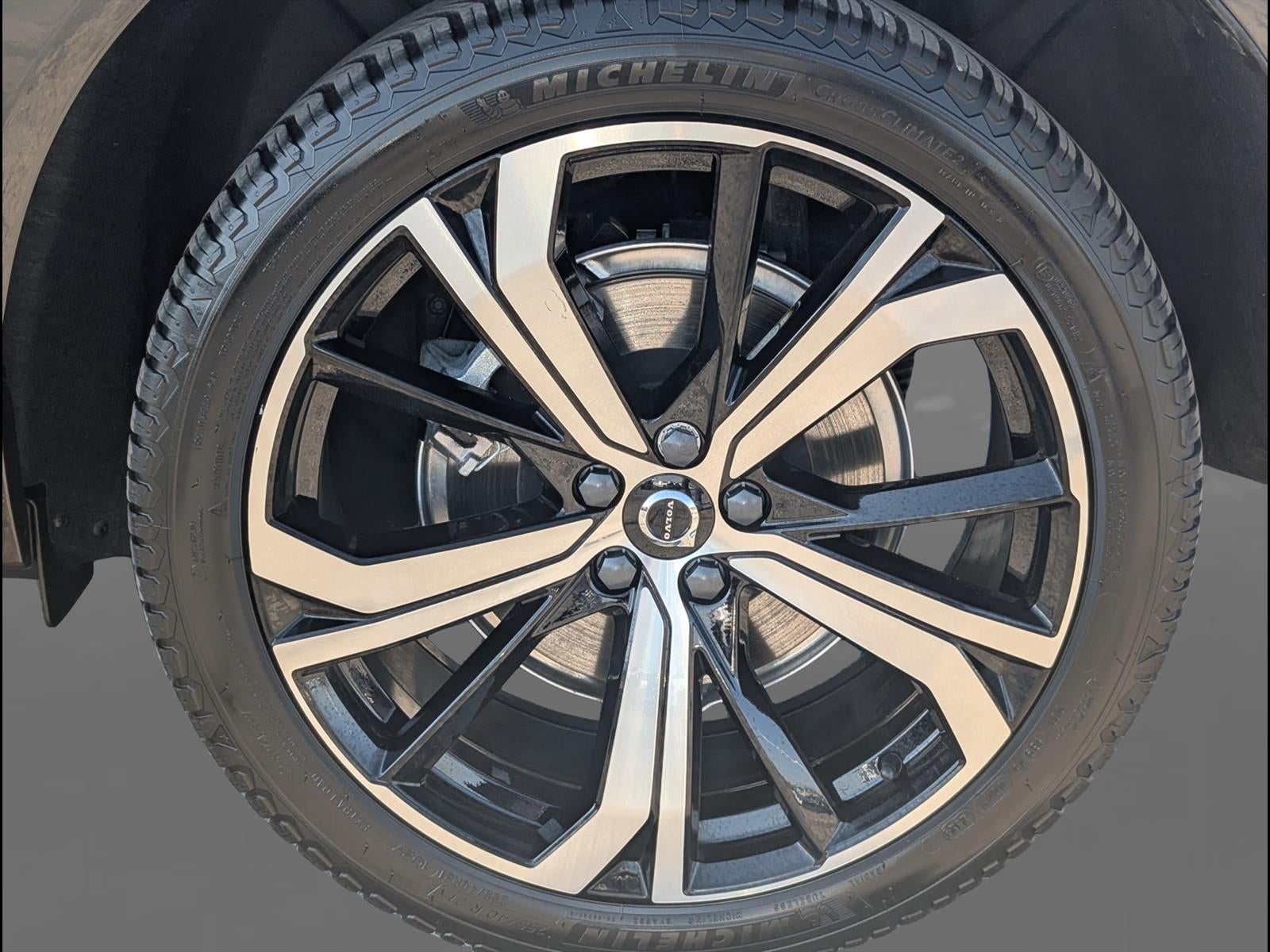 2023 Volvo XC60 Recharge Plug-In Hyb Ultimate Dark Theme